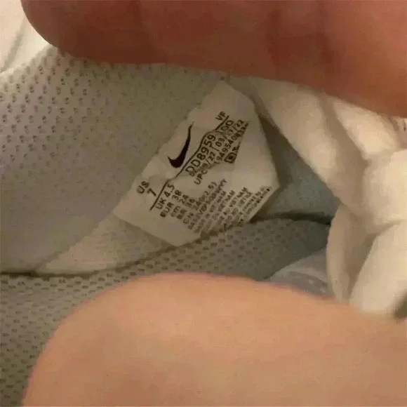 Nike Air Force 1 '07  Sneakers White Size 7 Low Top Casual Shoes Unisex Trendy - Picture 6 of 7